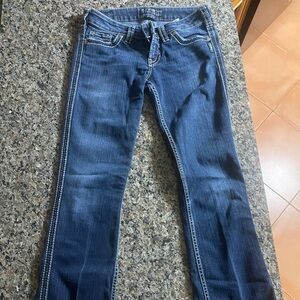 Cute pair of jeans. Silver Jean Brand. Good condition. 28 x 33. Thick stitched